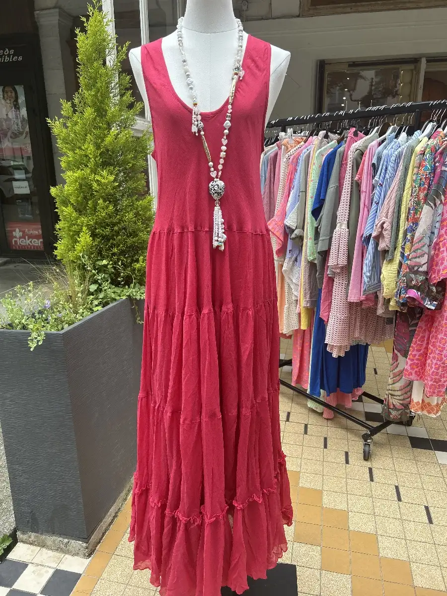 Robe sans manche 100% coton existe en rouge foncé , kaki, noir, blanc, jaune 1 de chaque couleur